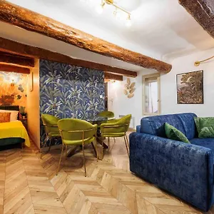 https://au-cur-daix-en-provence.fr-provencehotel.com